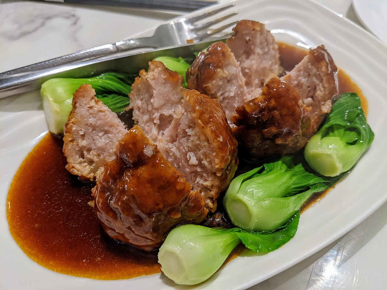 Reference photo of Shanghai-style lion's head meatballs, not a Wang Bao He dish photo